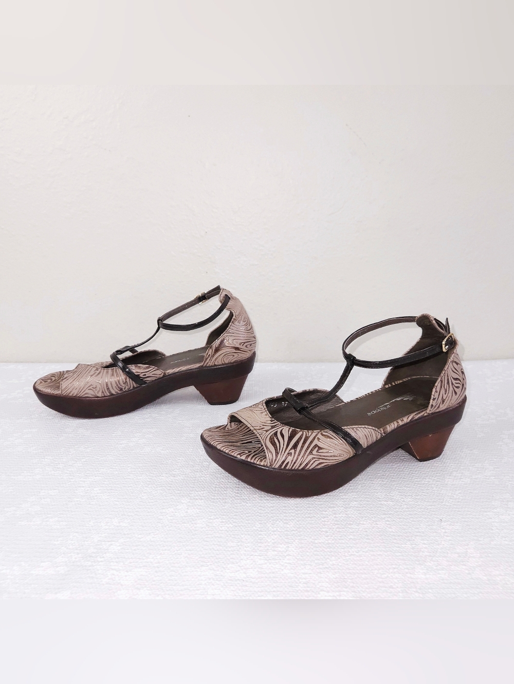 ANTELOPE Strappy Peep-Toe Platform Sandals